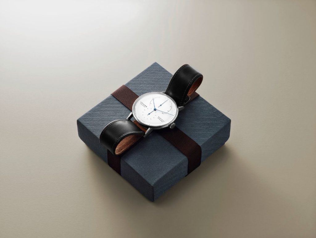 Sera-t-elle aussi dans le calendrier ? Ou bien sous le sapin ? La montre Lambda de NOMOS Glashütte.