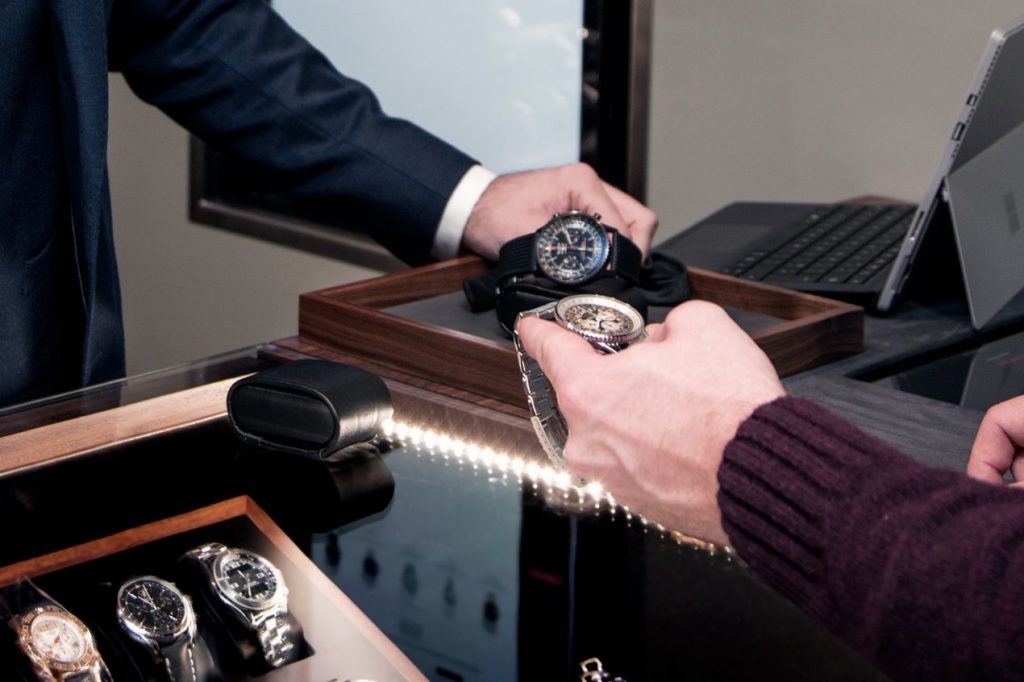 Watchfinder & Co Paris vous reprend vos vieilles Breitling plus trop dans la tendance.